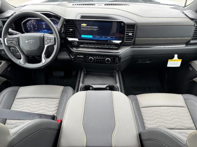 Chevrolet Silverado 2500HD Vehicle Full-screen Gallery Image 6