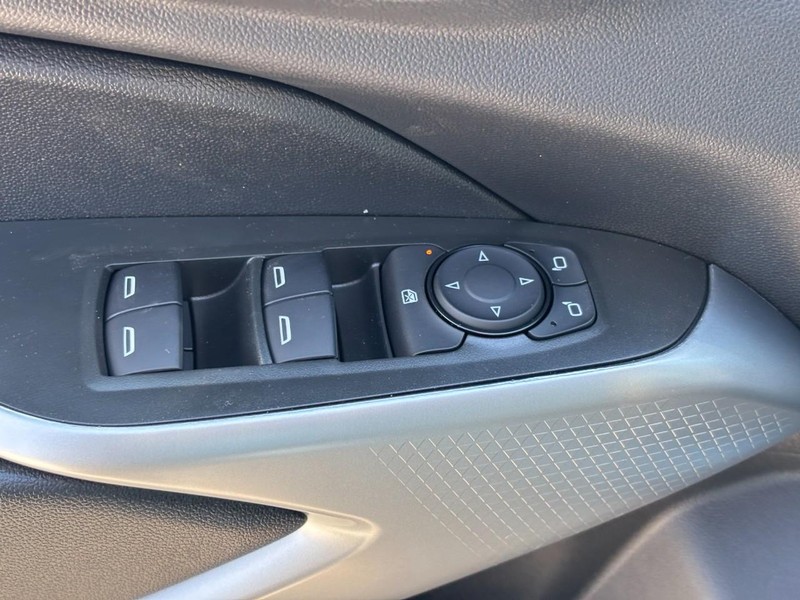 Chevrolet Trax Vehicle Full-screen Gallery Image 11