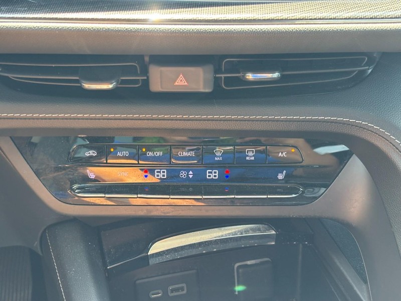 Buick Envision Vehicle Full-screen Gallery Image 22