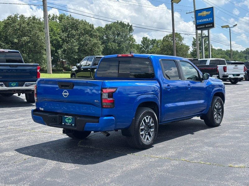 Nissan Frontier Vehicle Full-screen Gallery Image 5