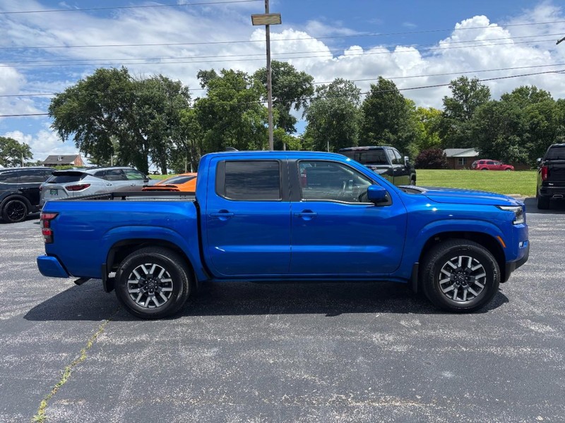 Nissan Frontier Vehicle Full-screen Gallery Image 6