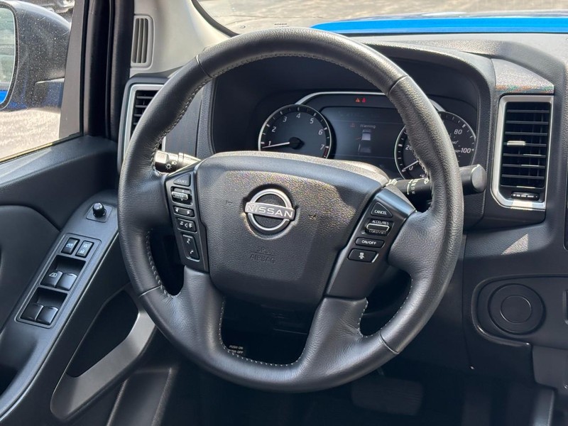 Nissan Frontier Vehicle Full-screen Gallery Image 13