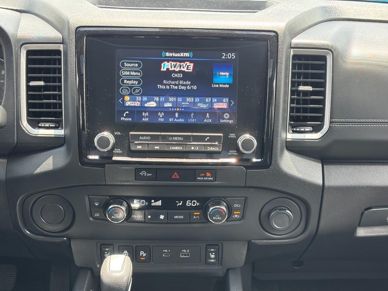 Nissan Frontier Vehicle Full-screen Gallery Image 14