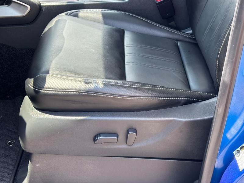 Nissan Frontier Vehicle Full-screen Gallery Image 16