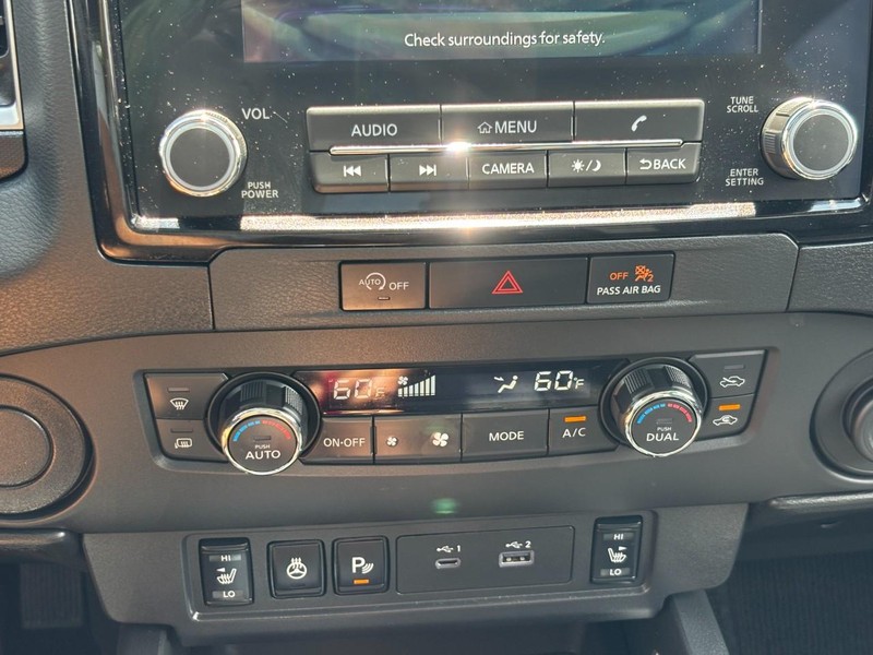 Nissan Frontier Vehicle Full-screen Gallery Image 23