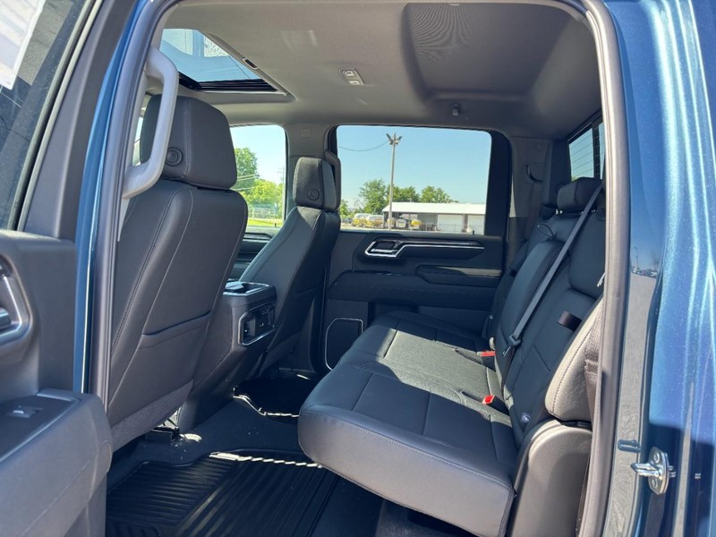 Chevrolet Silverado 2500HD Vehicle Full-screen Gallery Image 5