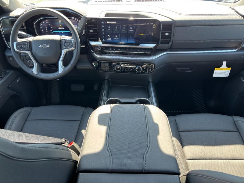 Chevrolet Silverado 2500HD Vehicle Full-screen Gallery Image 6