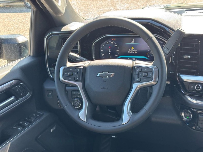 Chevrolet Silverado 2500HD Vehicle Full-screen Gallery Image 7