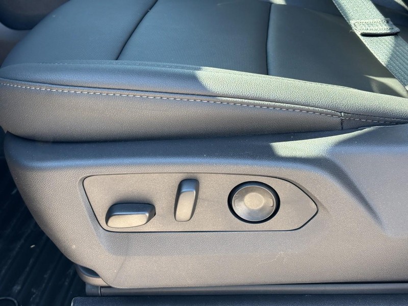 Chevrolet Silverado 2500HD Vehicle Full-screen Gallery Image 10