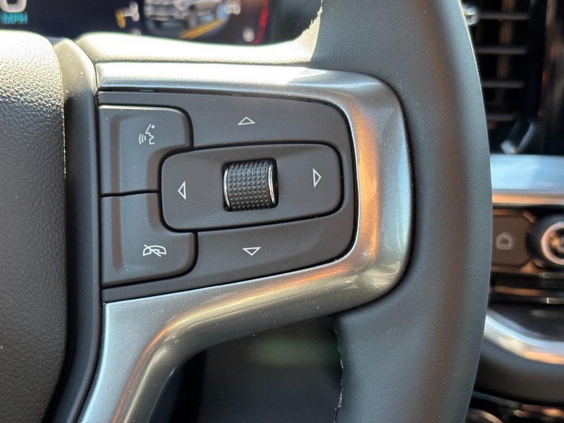 Chevrolet Silverado 2500HD Vehicle Full-screen Gallery Image 14