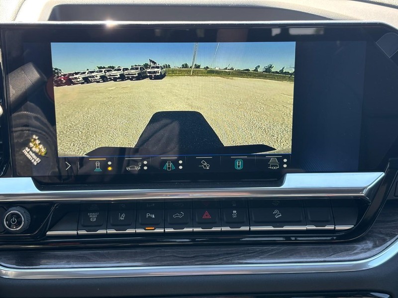 Chevrolet Silverado 2500HD Vehicle Full-screen Gallery Image 18