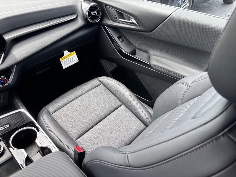 Chevrolet Equinox Vehicle Full-screen Gallery Image 9