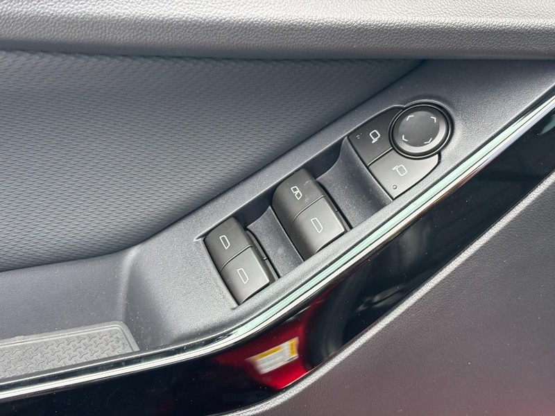 Chevrolet Equinox Vehicle Full-screen Gallery Image 11