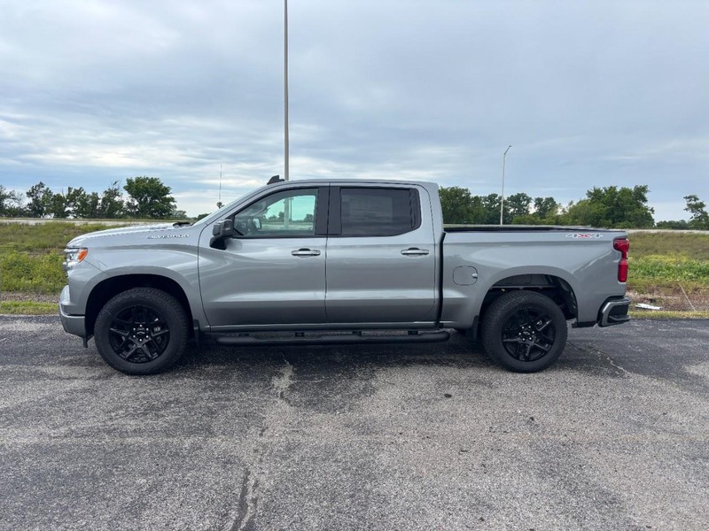 Chevrolet Silverado 1500 Vehicle Full-screen Gallery Image 2