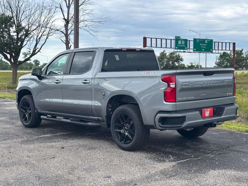Chevrolet Silverado 1500 Vehicle Full-screen Gallery Image 3