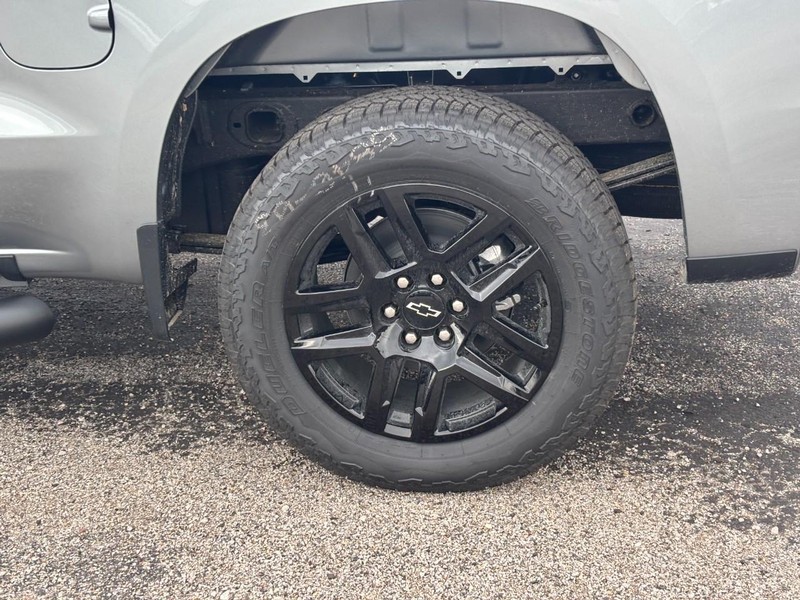 Chevrolet Silverado 1500 Vehicle Full-screen Gallery Image 4