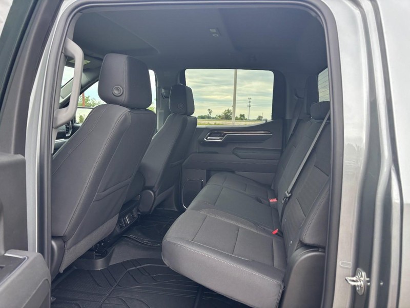 Chevrolet Silverado 1500 Vehicle Full-screen Gallery Image 5