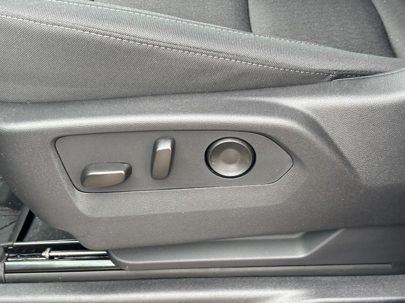 Chevrolet Silverado 1500 Vehicle Full-screen Gallery Image 10