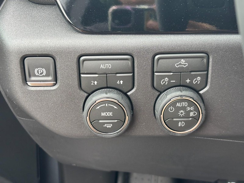 Chevrolet Silverado 1500 Vehicle Full-screen Gallery Image 12