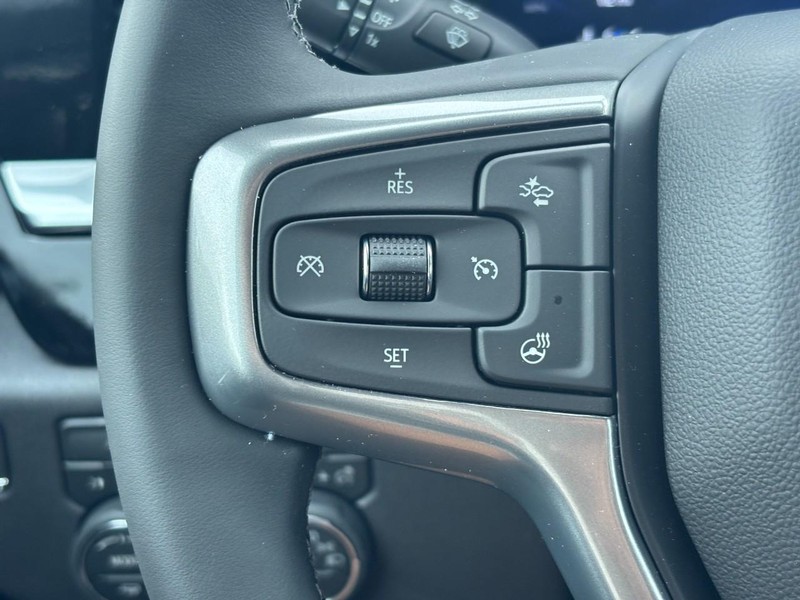 Chevrolet Silverado 1500 Vehicle Full-screen Gallery Image 13