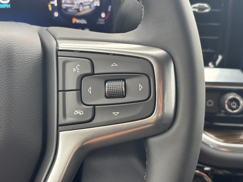Chevrolet Silverado 1500 Vehicle Full-screen Gallery Image 14