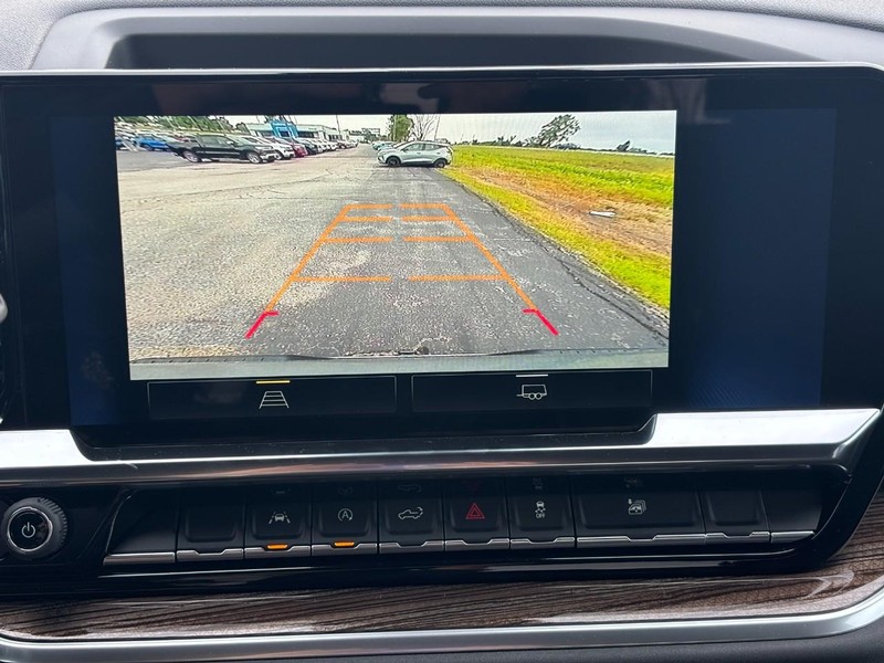 Chevrolet Silverado 1500 Vehicle Full-screen Gallery Image 18
