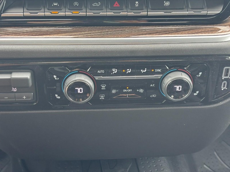Chevrolet Silverado 1500 Vehicle Full-screen Gallery Image 19