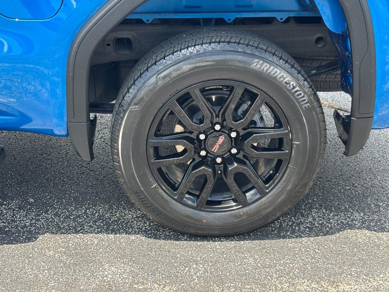 GMC Sierra 1500 Vehicle Full-screen Gallery Image 9