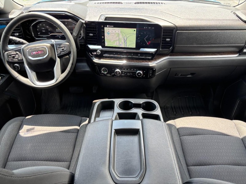 GMC Sierra 1500 Vehicle Full-screen Gallery Image 11
