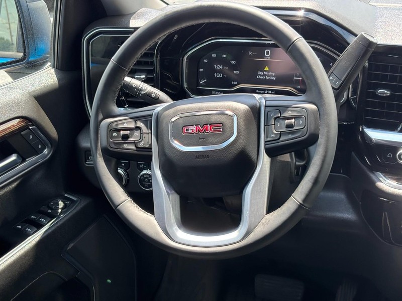 GMC Sierra 1500 Vehicle Full-screen Gallery Image 12