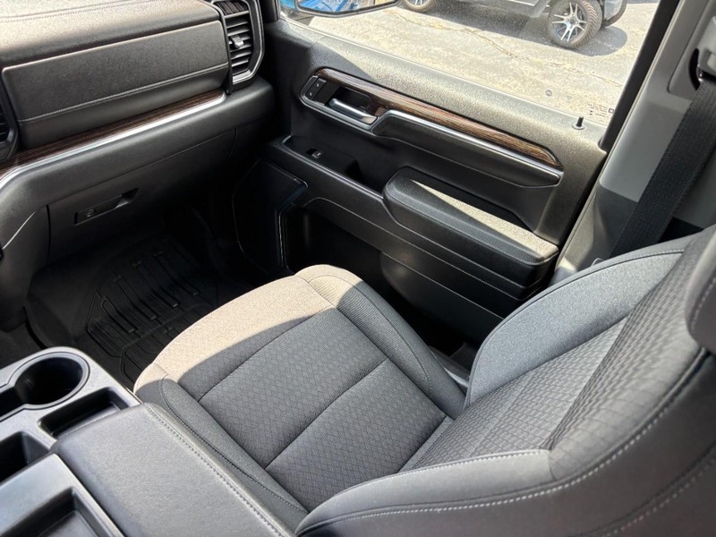 GMC Sierra 1500 Vehicle Full-screen Gallery Image 14