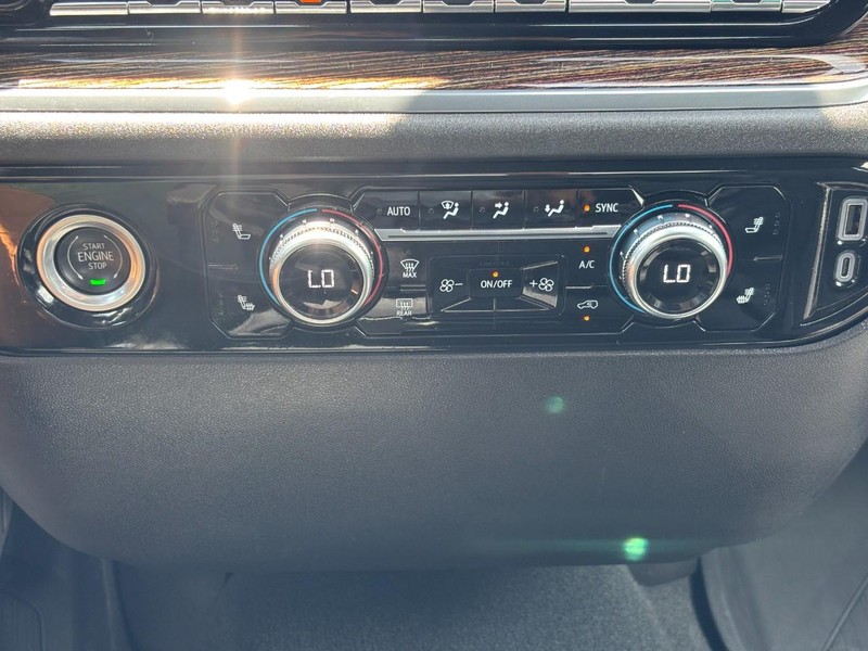 GMC Sierra 1500 Vehicle Full-screen Gallery Image 23