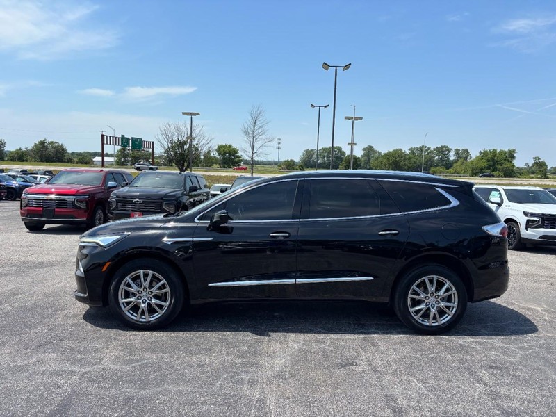 Buick Enclave Vehicle Full-screen Gallery Image 02