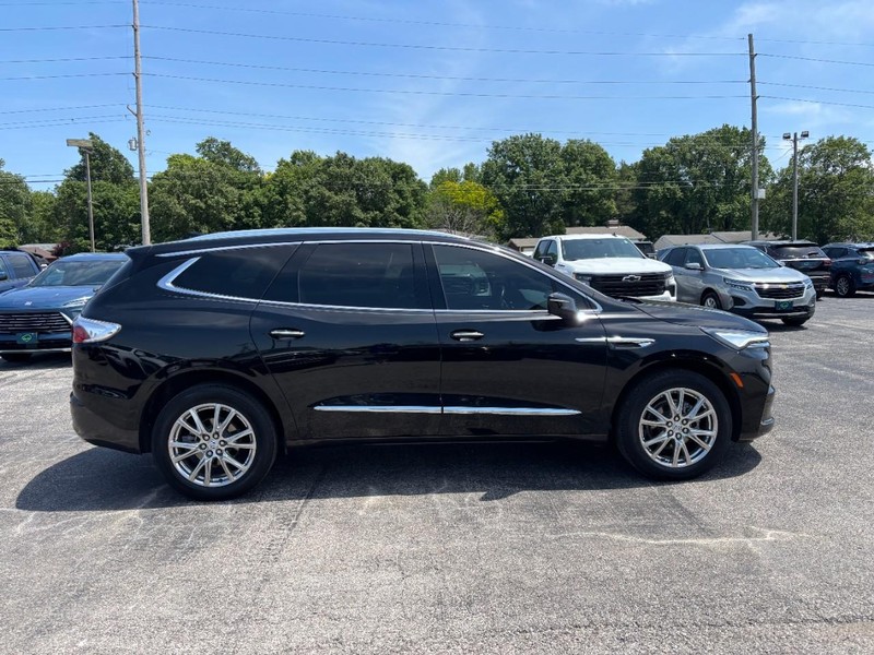 Buick Enclave Vehicle Full-screen Gallery Image 06