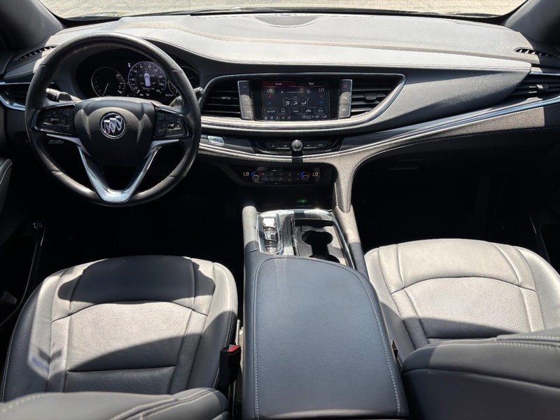 Buick Enclave Vehicle Full-screen Gallery Image 12
