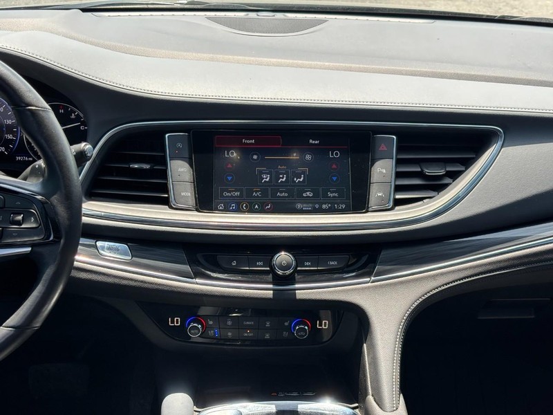 Buick Enclave Vehicle Full-screen Gallery Image 14