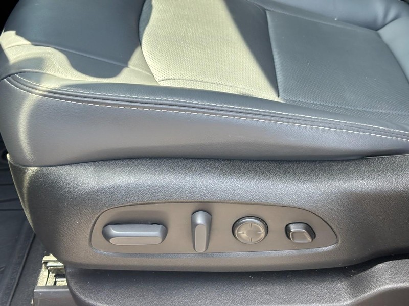 Buick Enclave Vehicle Full-screen Gallery Image 16