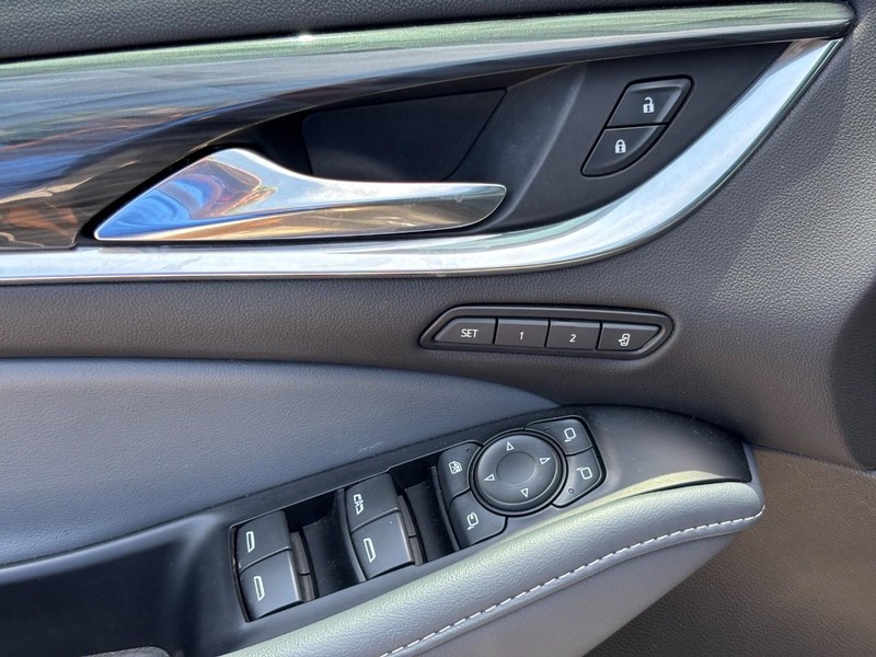 Buick Enclave Vehicle Full-screen Gallery Image 17