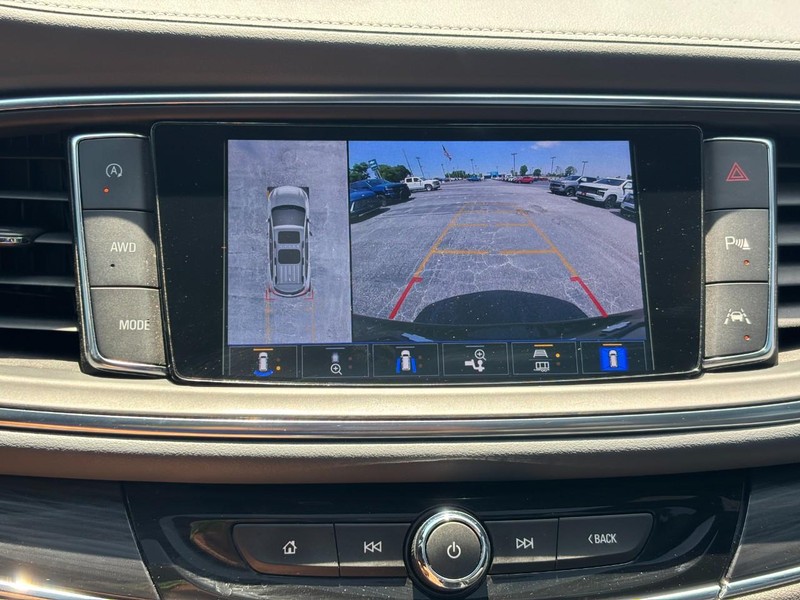 Buick Enclave Vehicle Full-screen Gallery Image 23