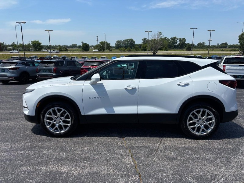 Chevrolet Blazer Vehicle Full-screen Gallery Image 02