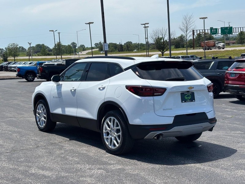 Chevrolet Blazer Vehicle Full-screen Gallery Image 03