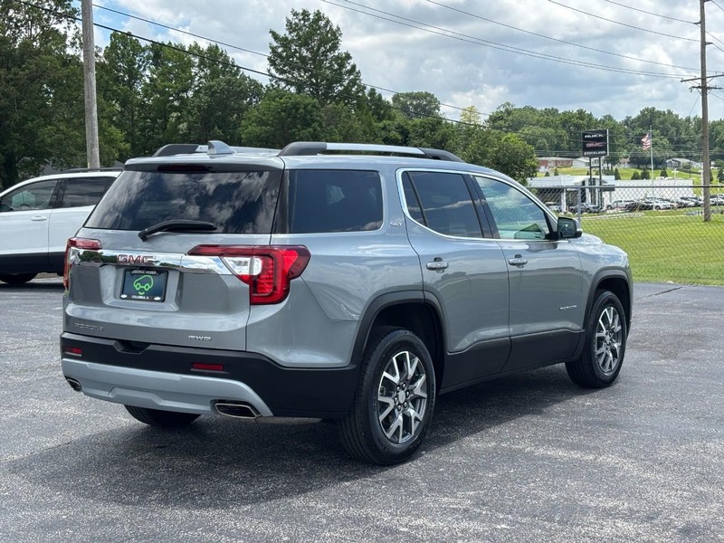 GMC Acadia Vehicle Full-screen Gallery Image 5