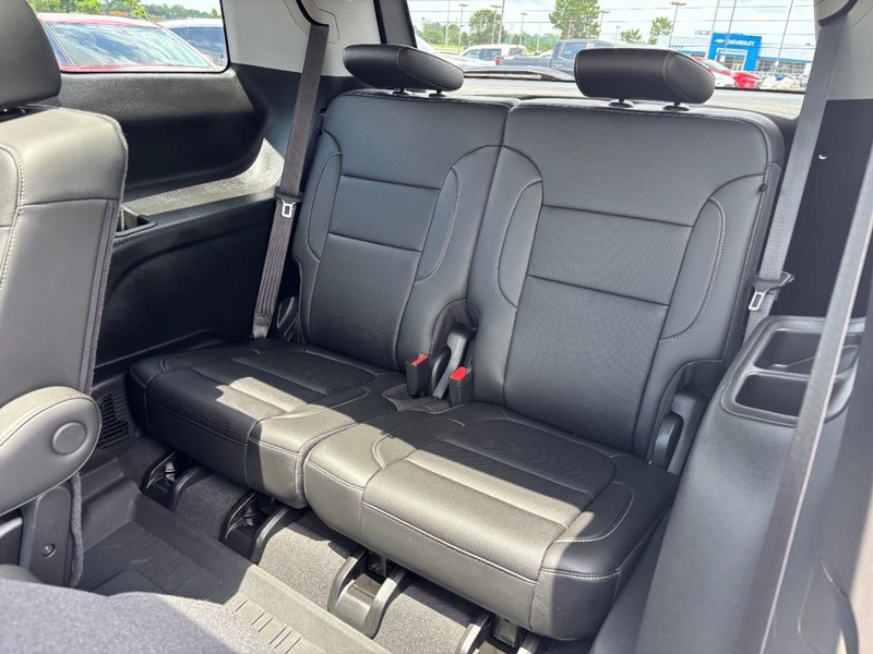 GMC Acadia Vehicle Full-screen Gallery Image 11