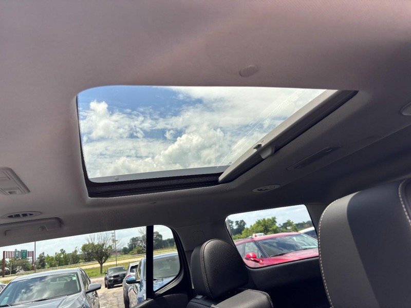 GMC Acadia Vehicle Full-screen Gallery Image 13