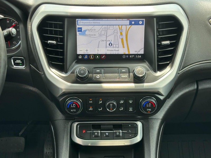 GMC Acadia Vehicle Full-screen Gallery Image 17