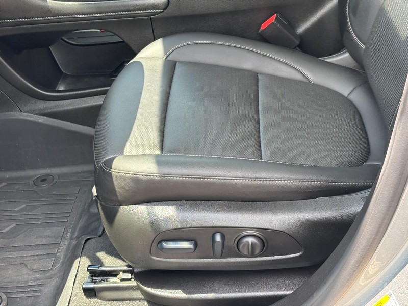 GMC Acadia Vehicle Full-screen Gallery Image 19