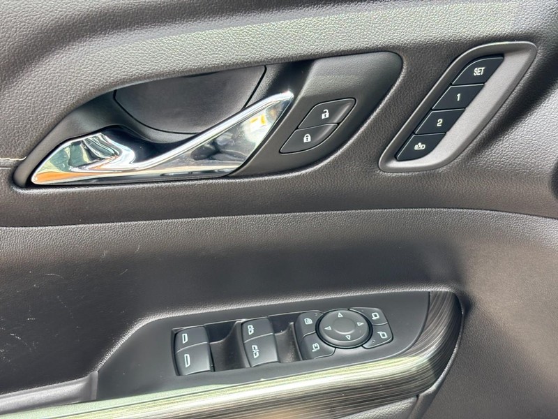 GMC Acadia Vehicle Full-screen Gallery Image 20