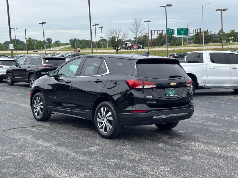 Chevrolet Equinox Vehicle Full-screen Gallery Image 3