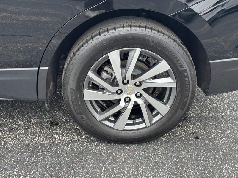 Chevrolet Equinox Vehicle Full-screen Gallery Image 9