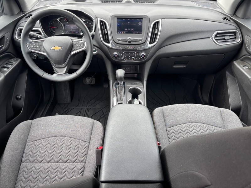 Chevrolet Equinox Vehicle Full-screen Gallery Image 11